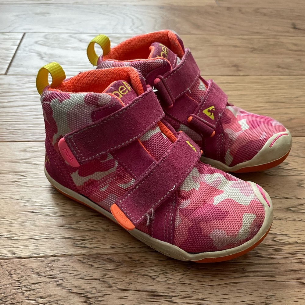 Plae Max Suede/Nylon pink camo double velcro boot